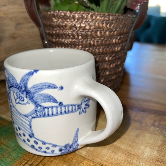 Stoneware blue and white jester mug. EXCELLENT pre-owned condition. - Picture 2 of 7